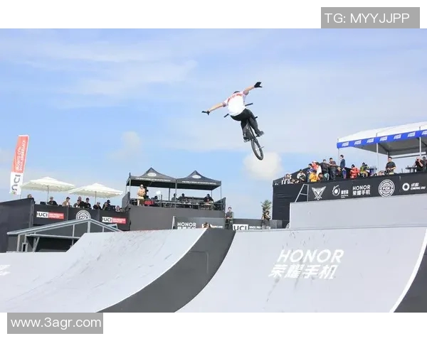 重庆极限运动队在运动世界街舞大赛中的个人能力表现精彩点评 重庆极限运动队在运动世界街舞大赛中的个人能力表现精彩点评